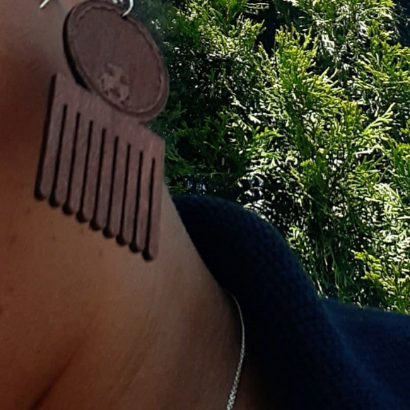 Afrocentric wooden Afro Pick Earrings new - Picture 3 of 3
